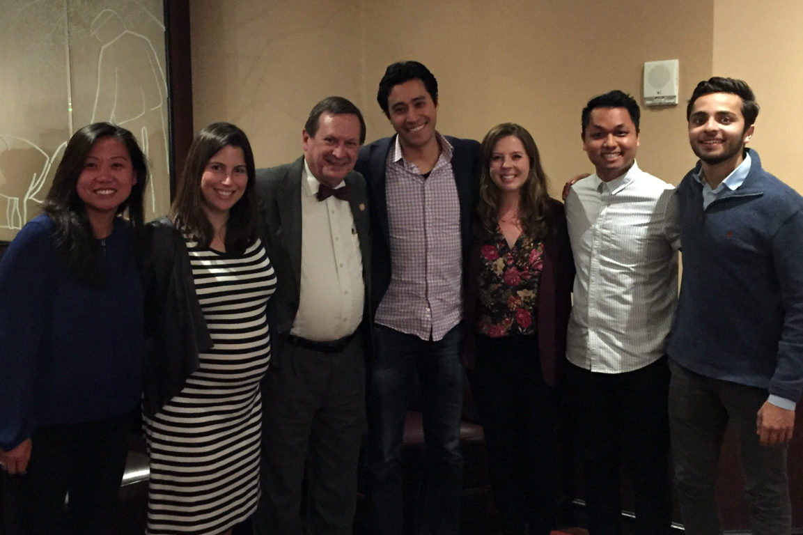 San Francisco alumni connecting over dinner.