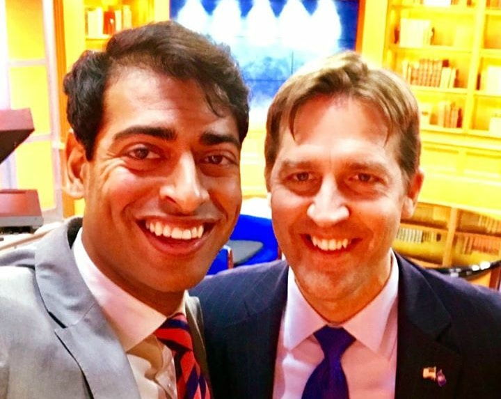 Steven Olikara (2008) and Senator Ben Sasse (1990) take a pre-interview selfie!