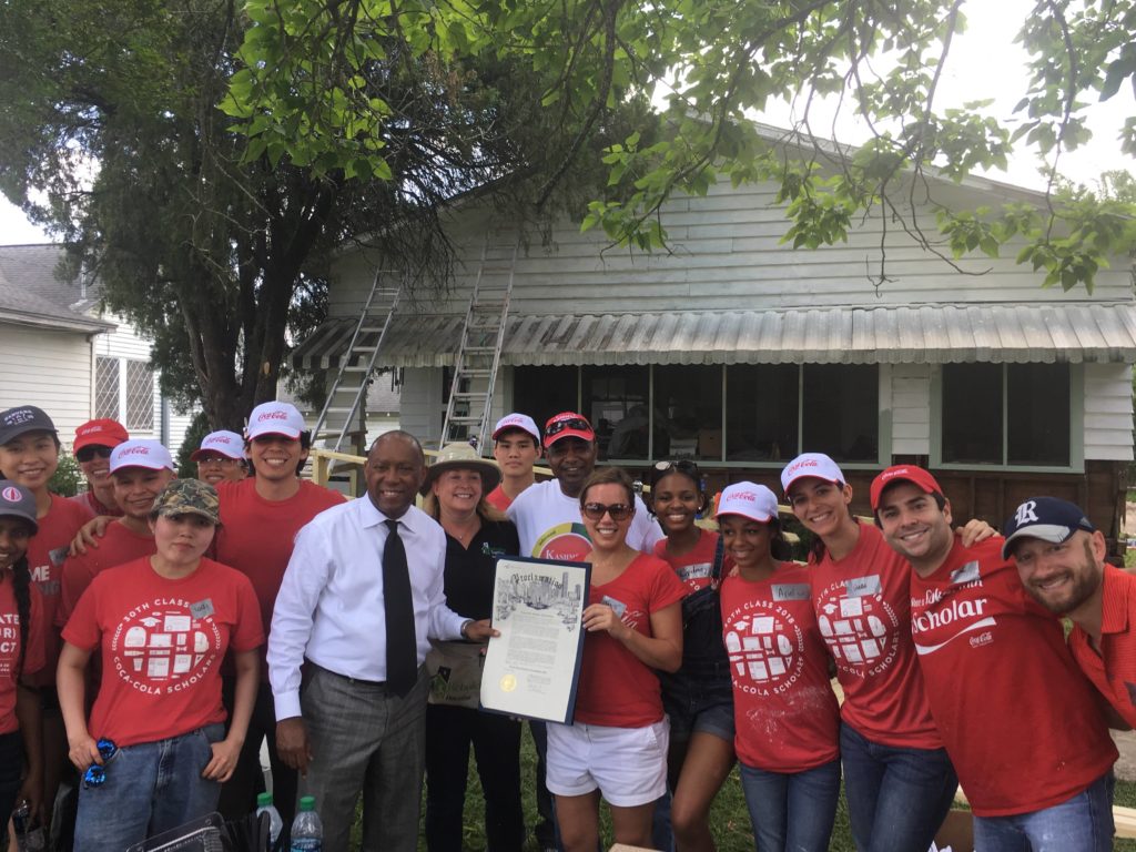 Houston’s Mayor Turner presents Jane Hopkins, President-Elect and Vice President of CCSF, and Houston Coke Scholars a proclamation declaring May 19 Coke Scholars Day.