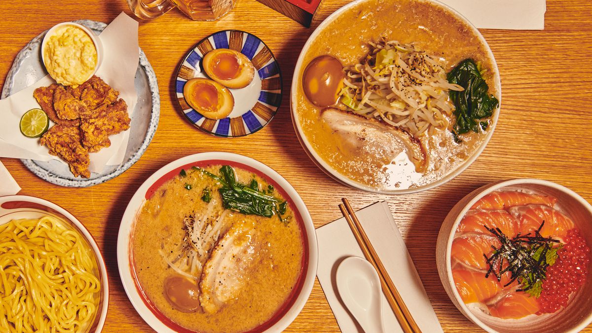 Mier Wang (2009) and his partner and chef Tomo Kubo opened Tabe Tomo restaurant in New York City. “It’s the best ramen I’ve ever had!” said Simon Boehme (2010). Tabe Tomo has been featured in the New York Times and Eater.