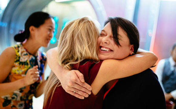 2018LeadershipSummitDay1-204_crop_Julie Gehrki Hug
