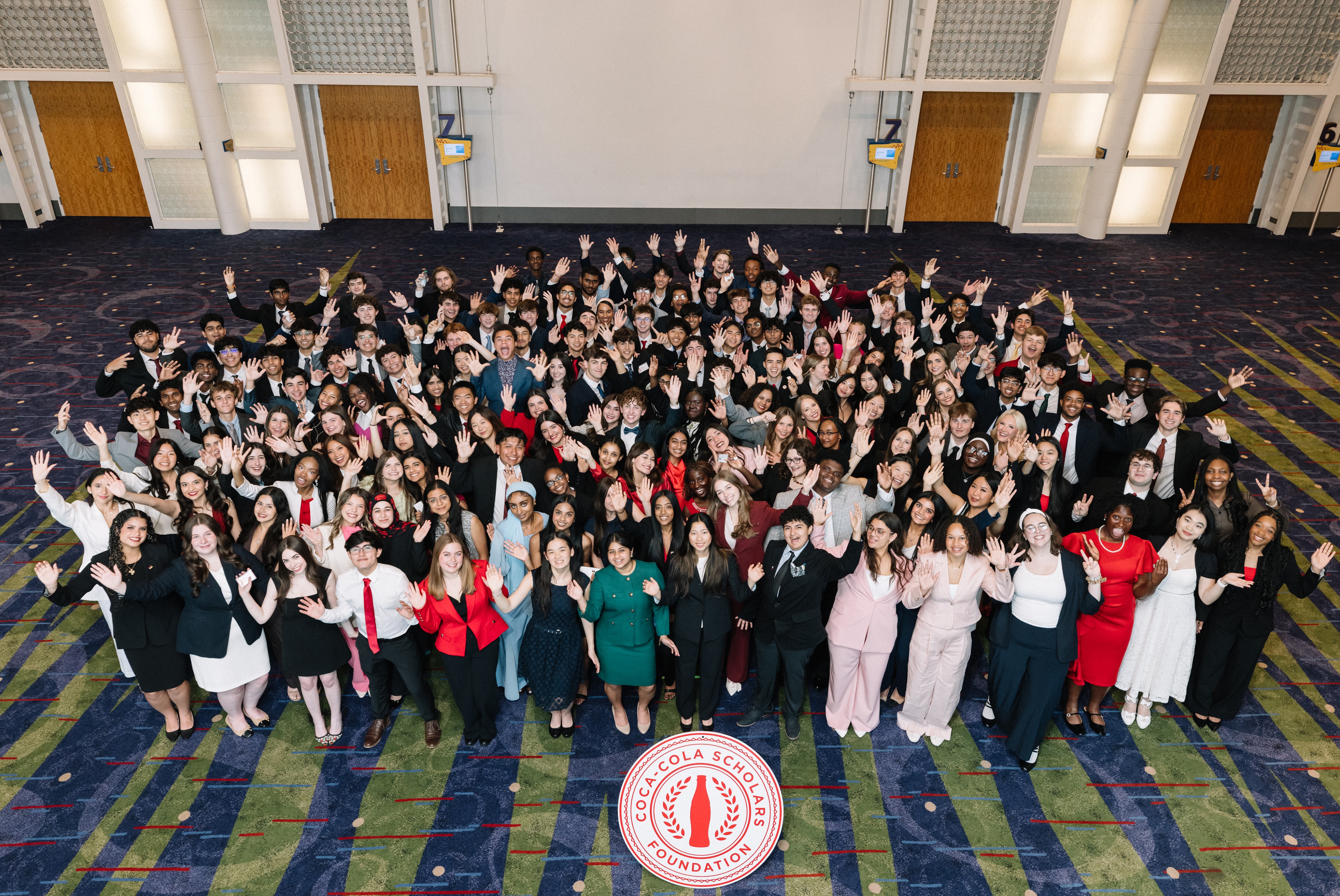 2026 Scholars Banquet_03_Group Photos_Scholars Waving_2026.04.23
